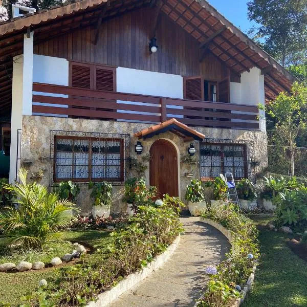Casa encantadora na serra-Teresópolis, hotel in Teresópolis