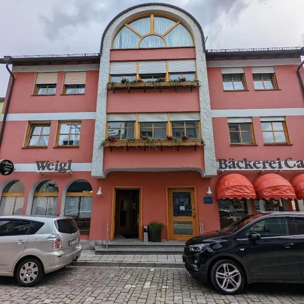 Cafe-Bäckerei-Pension Weigl, hotel in Teunz