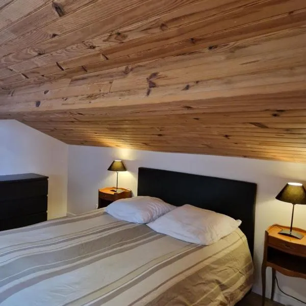 Loft ravissant avec parking gratuit sur place, hotell i Lédat