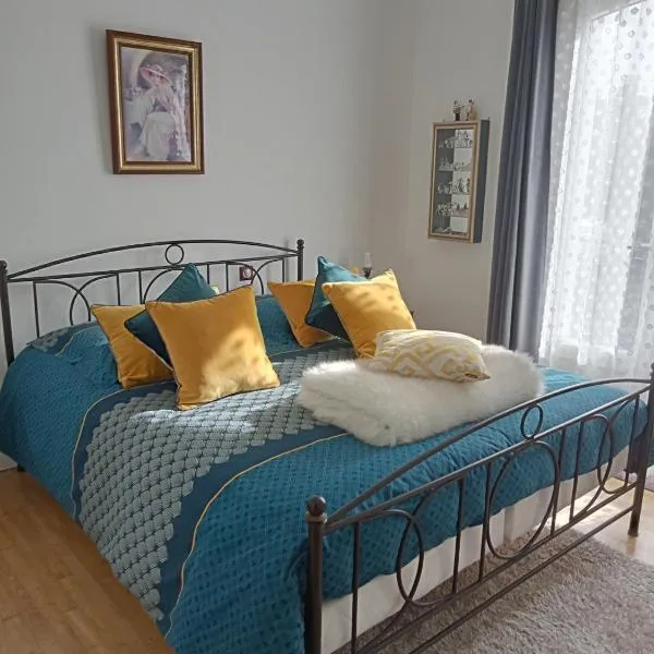 Chambre privative avec salle d'eau, hotel em Chasseneuil