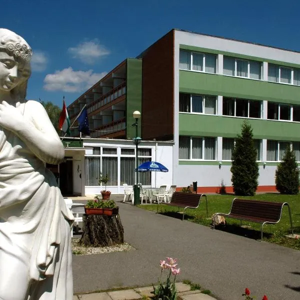 Komfort Hotel Platan, hotel v Harkány