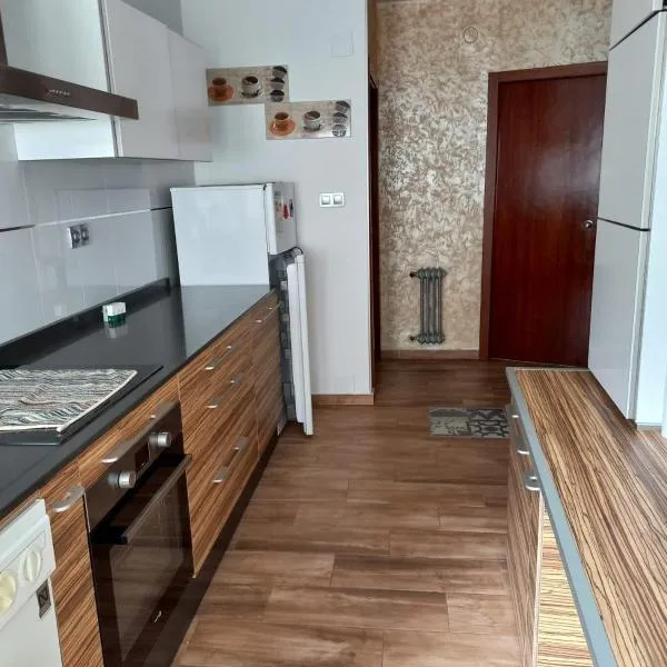 Apartamento turístico en el centro de Benavente, hotel in Barcial del Barco