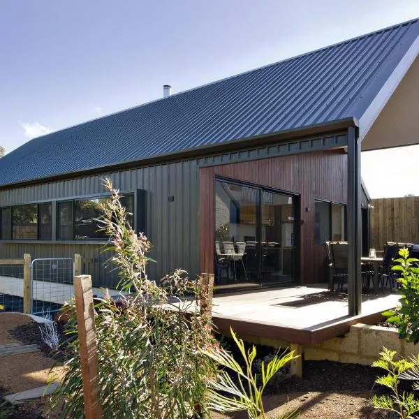 Margaret River Bungalow-3-forest - pet friendly, hotel in Margaret River