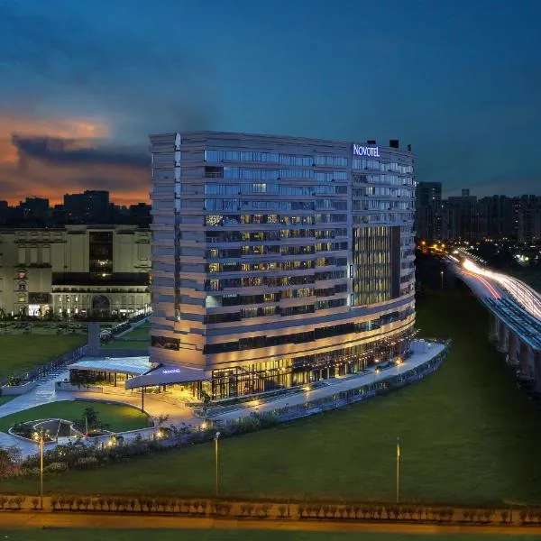 Novotel Kolkata Hotel and Residences, отель в Калькутте