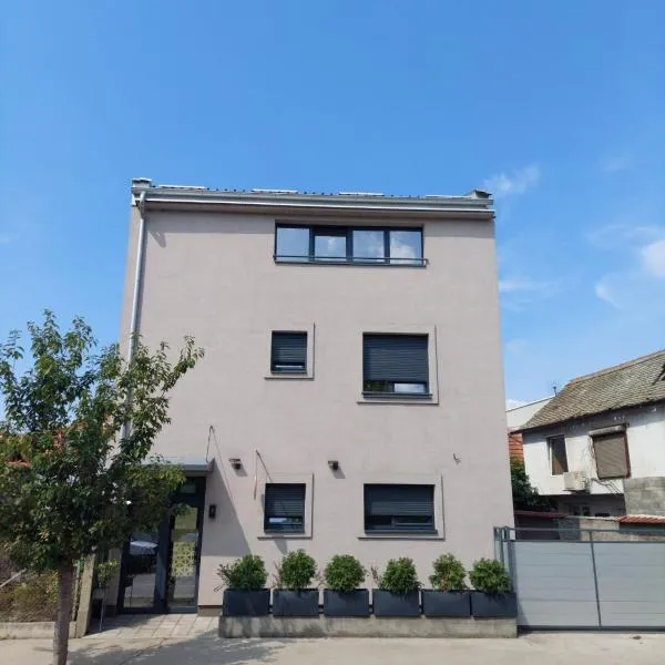 Nana / Sobe & Apartmani, hótel í Valjevo