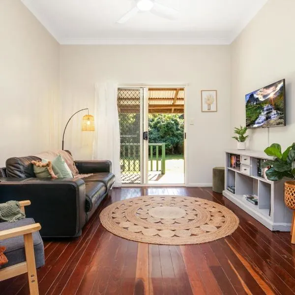 Hughes Hideaway - 2BR Cottage on 1 Acre w Air Con, King Beds, hotel v destinaci Yeppoon