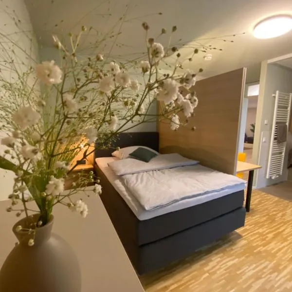 키르히하임 운터 테크에 위치한 호텔 Con4rent Business Hotel plus