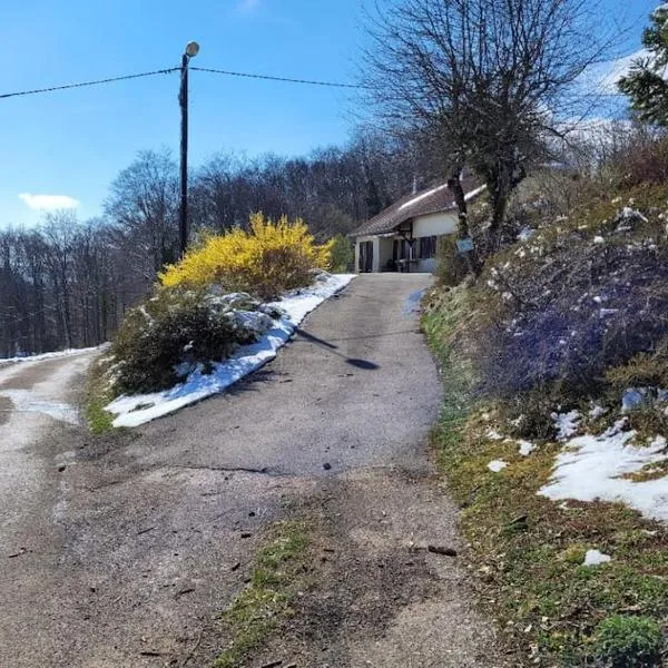 Gîte à la ferme du Lomont, hotel v destinaci Chamesol