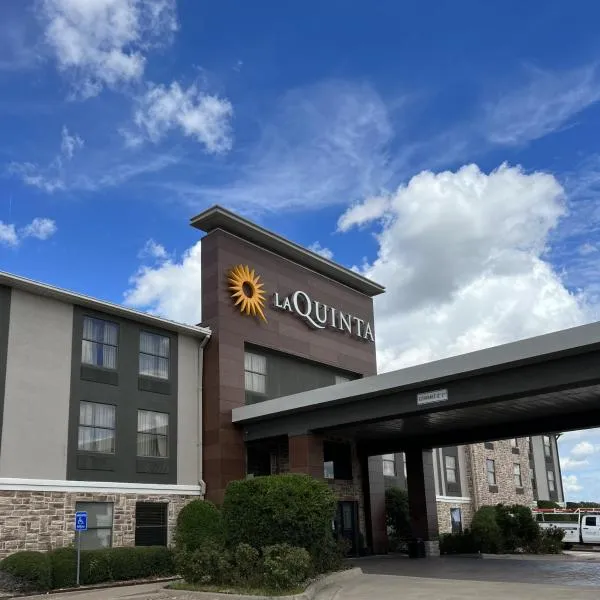 La Quinta by Wyndham Denison - North Lake Texoma, hotel in Willow Spring