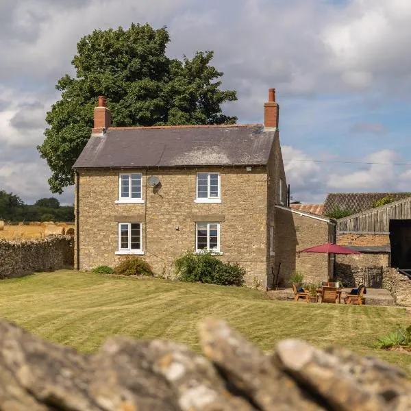 Luxury Farmhouse with Stunning Views and Hot Tub, hotel in Brompton