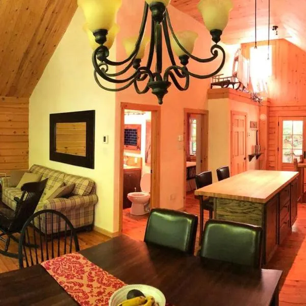 Quiet, cozy and comfortable chalet, hotel v destinaci Val-des-Lacs