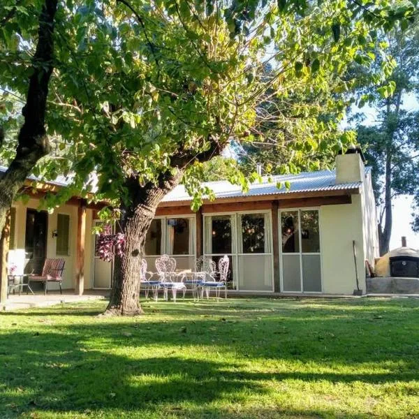 Quinta - Casa de Campo, hotel in Mariano Acosta