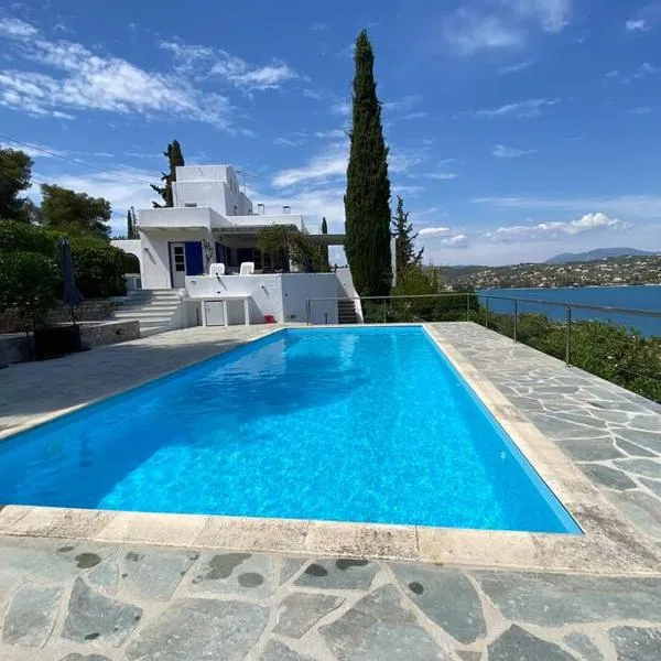 RETREAT VILLA BY THE SEA WITH POOL IN PORTO HELI, hotel v destinácii Porto Heli