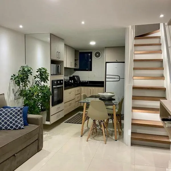 Apartamento impecável ao lado da Praia Grande para até 8 pessoas