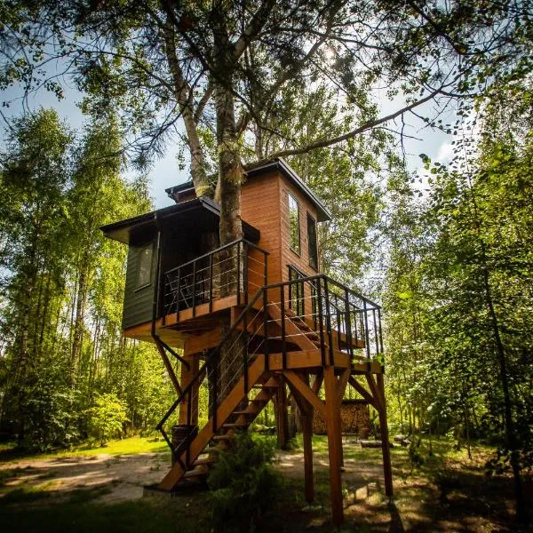 Domek na drzewie - Na Łośmiu Metrach, hotel u gradu Kruszyniany