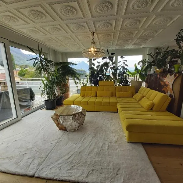 Penthouse with beautiful 360 terrace, hotel in Schaan