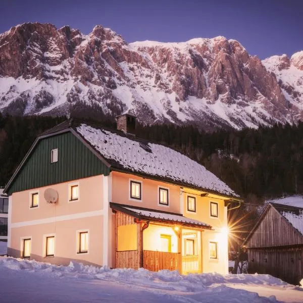 Ferienhaus Schwöllerbauer, hotel en Sankt Martin am Grimming