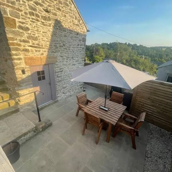 Church Barn - Private barn perfect for 2 guests stunning location, hotel in Bakewell