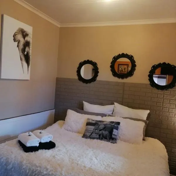 African Elephant's Den, hotel di Stilfontein