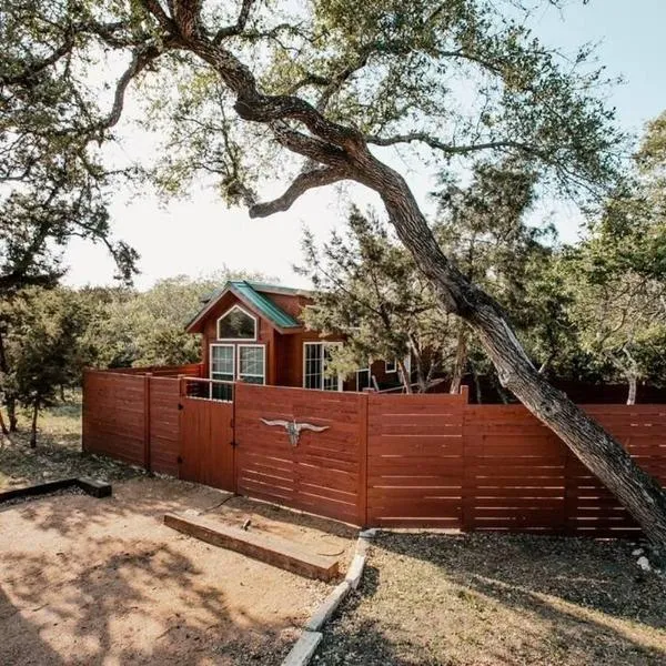 The Longhorn Cabin - Cabins at Rim Rock, hotel en Austin
