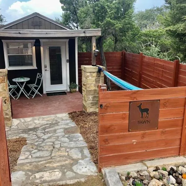 The Fawn Cabin - The Cabins at Rim Rock, hotel v destinaci Austin