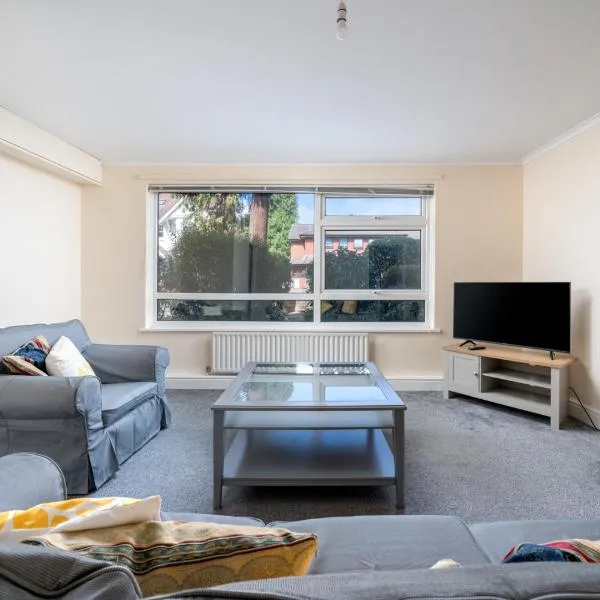 Redhill Surrey 2 Bedroom Pet Friendly Apartment by Sublime Stays, hotell i Redhill