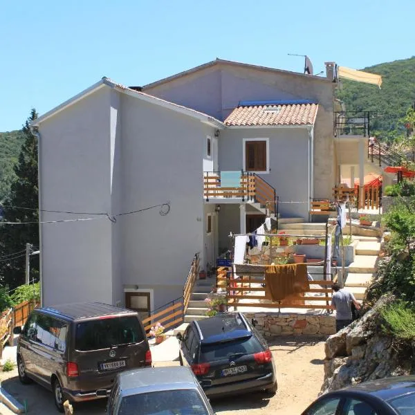 Apartments by the sea Valun, Cres - 8081, hotel en Belej