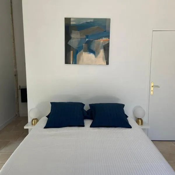 Jas de Berrias Chambre d’hôte، فندق في Berrias Et Casteljau