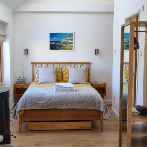 The Brookhouse. Cheerful tiny house with Seaview., hotel v destinaci Ilfracombe