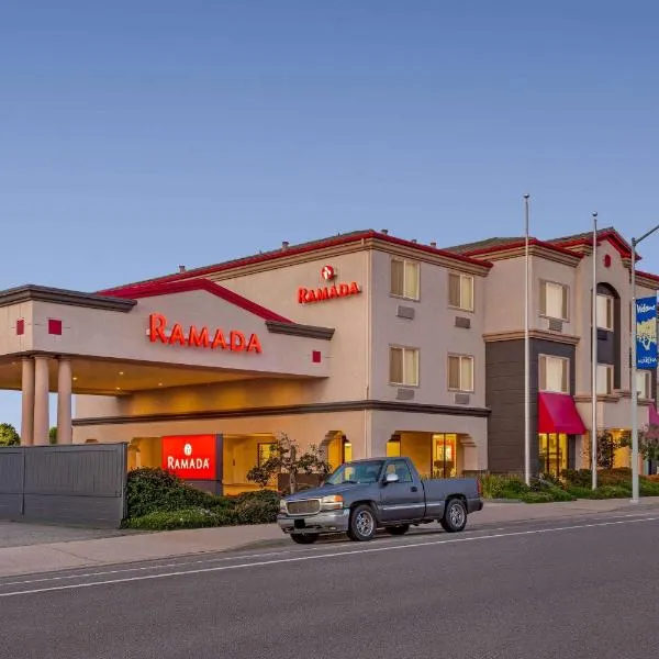 Ramada by Wyndham Marina, hotel en Castroville