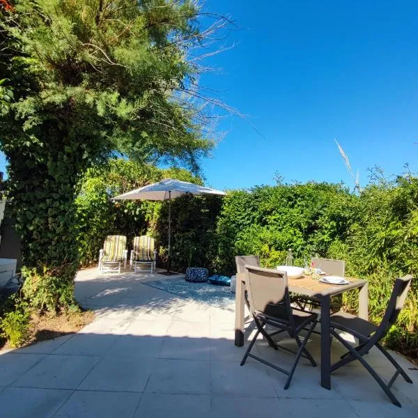 L'OUSTO - Studio avec magnifique Terrasse à 5 min de Cassis, hotel en La Bédoule