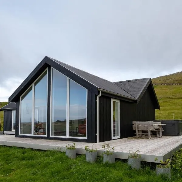 Peaceful Nature Escape in Skálavík - 3BR - Parking, hotel in Skálavík