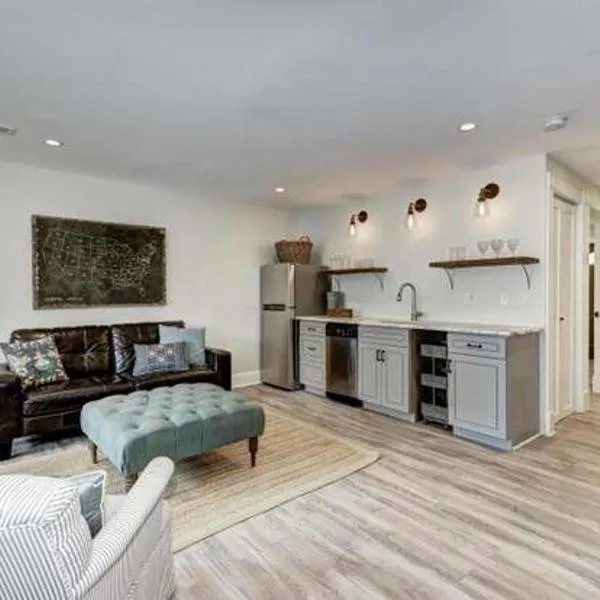 Private English Basement in Capitol Hill