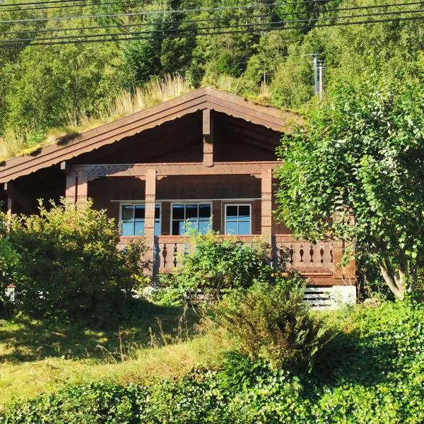 Cosy chalet, 100m2 with fjordview!, отель в Эрсте