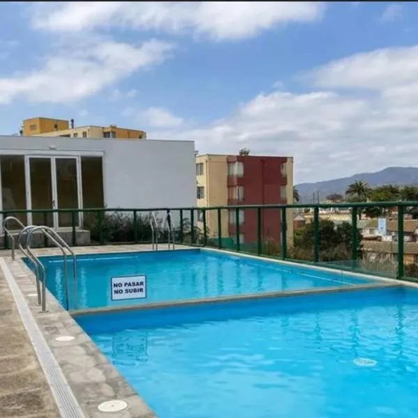 퀼푸에에 위치한 호텔 Amplio Depto en Viña del Mar con Estacionamiento.