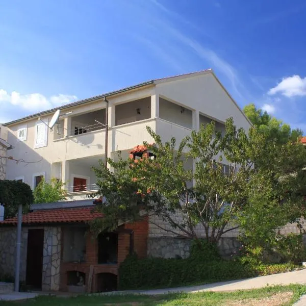 Apartments by the sea Milna, Vis - 8896, hotel vo Vise