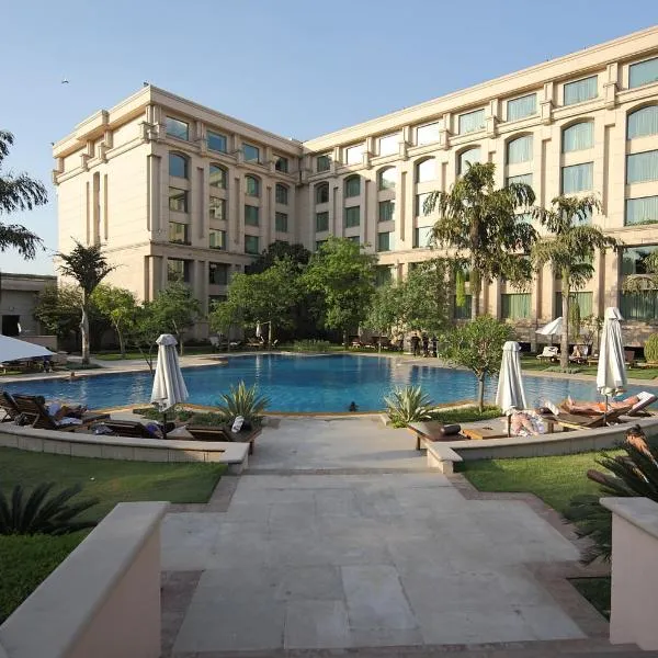 The Grand New Delhi, ξενοδοχείο σε Pālam