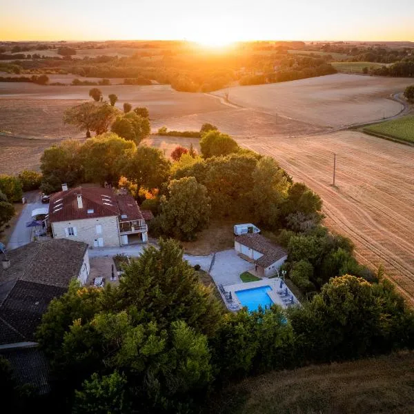 Le Petit Bleu Chambre d'hôtes, hotel em Bourg-de-Visa