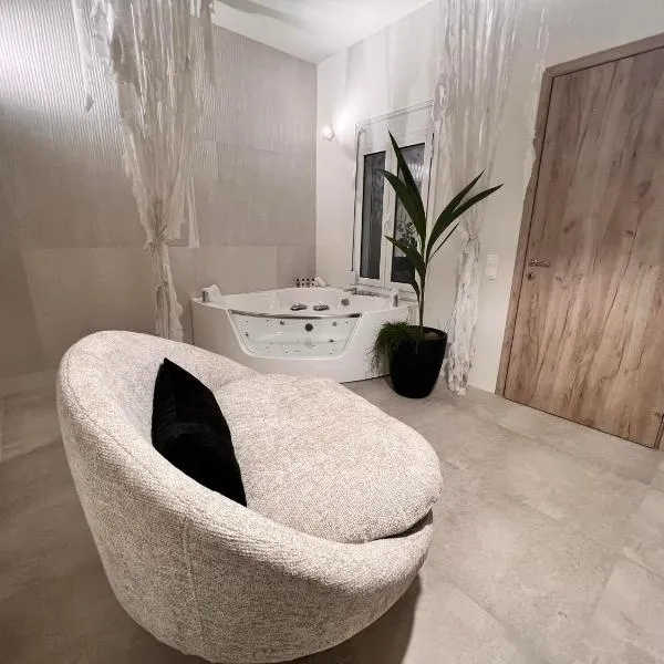 Perla Coco Jacuzzi Suites, hotel ve městě Chania