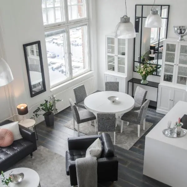 Upea loftsuite, järvinäkymä, wifi, sauna & spa، فندق في تامبير