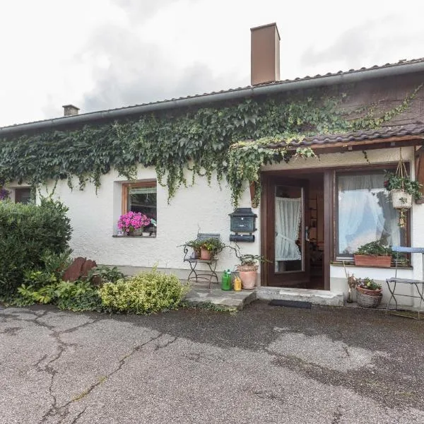Haus Rosi und Werner, hotel in Emmerting