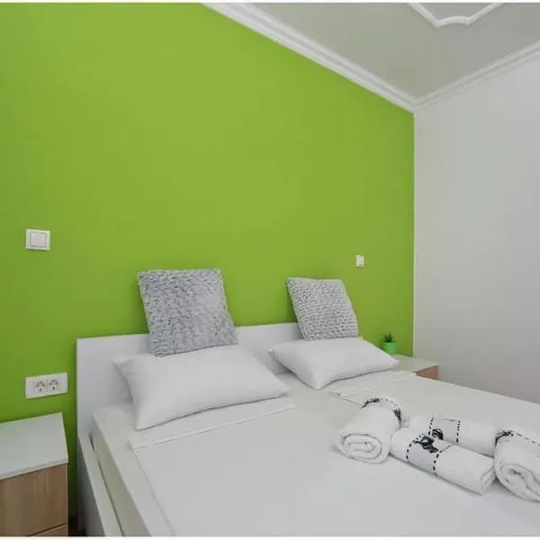 Apartments Nikić, hotel in Bibinje