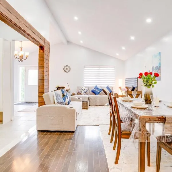 Furnished Family Home near Toronto - Great Location Game Room - Backyard - Parking & Self Checkin, hotel in Pickering