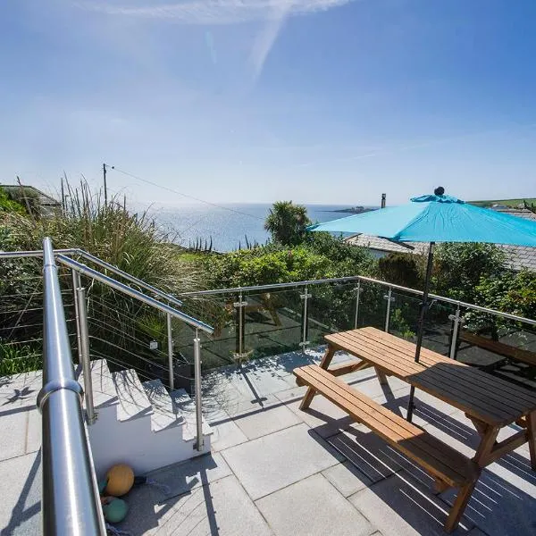 Coastguard Cottage Cornwall - Sea & Harbour Views, hotel in Mevagissey