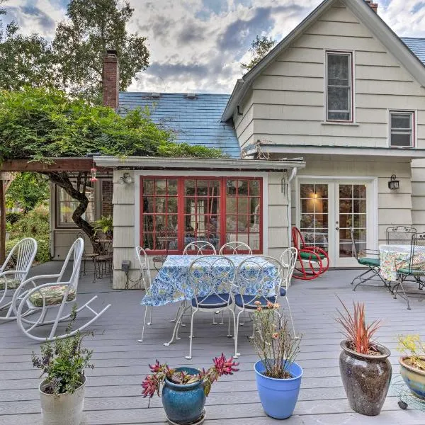 Charming Historic Retreat Near Poverty Bay!, Hotel in Federal Way