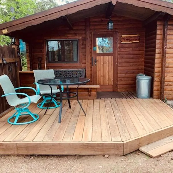 Lakeshore Lily Pad, hotel in Northwoods Beach