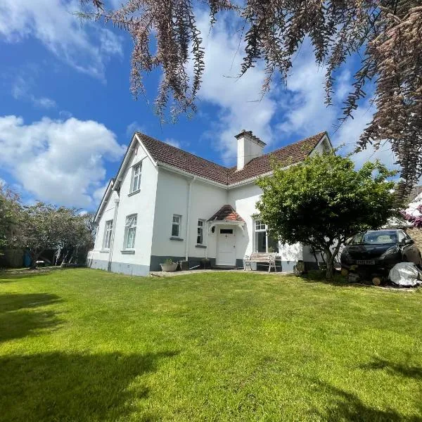 Lauderdale lodge barnstaple, отель в городе Барнстапл