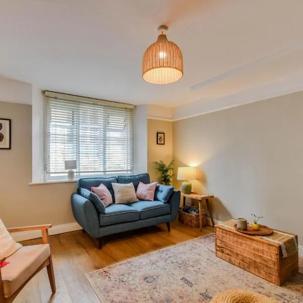 Cheerful 3 bed Grade II Central Cottage, hotell i Cirencester