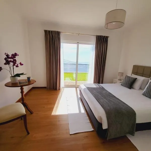 Villa Paradise Madeira Ocean View: Fajã da Ovelha'da bir otel