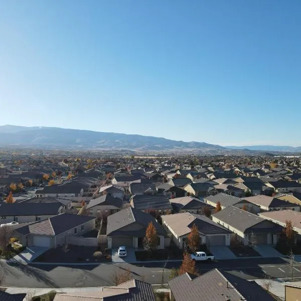 Dream Family Home in South Reno 4 bed 30 Min to Lake Tahoe, hotel v destinaci Steamboat